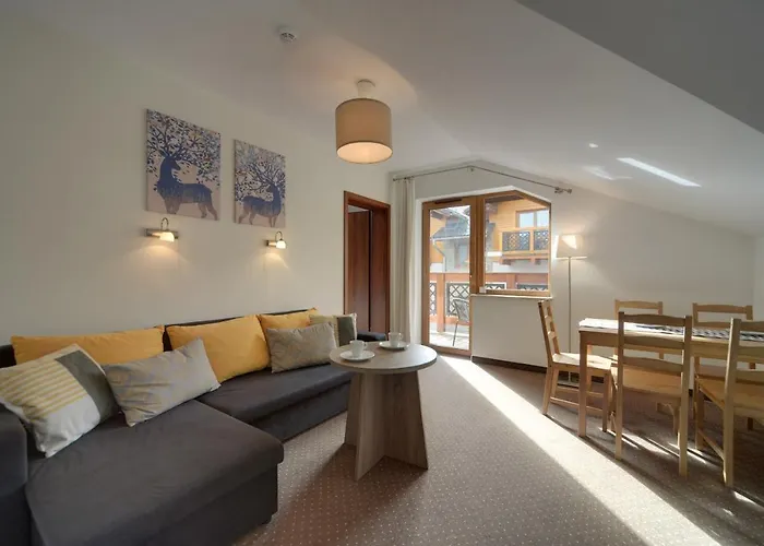 Bezowy I Nowoczesny Sun Seasons 24 W Szklarskiej Porebie By Renters